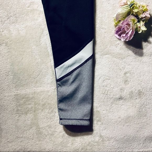 Victoria's Secret PINK Ultimate Black Gray Logo Spellout Black Stripe Leggings - Picture 4 of 4